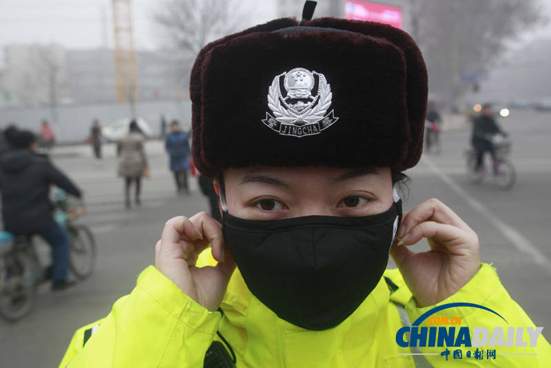 濟南交警佩戴口罩執(zhí)勤 全國尚屬首例