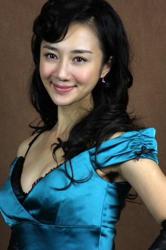 《我是歌手》淚點(diǎn)女走紅 盤點(diǎn)意外走紅的神秘觀眾