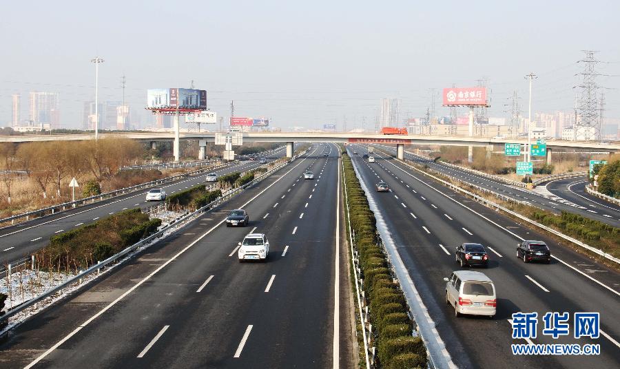 小客車免費通行首日全國公路網(wǎng)暢通