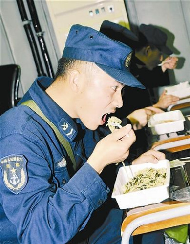 春節(jié)期間三軍強(qiáng)化戰(zhàn)備演訓(xùn) 海監(jiān)繼續(xù)巡航海疆