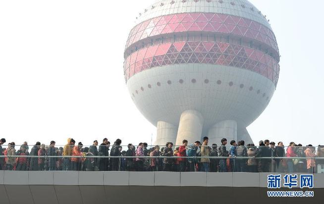 春節(jié)長假各地景區(qū)迎人潮