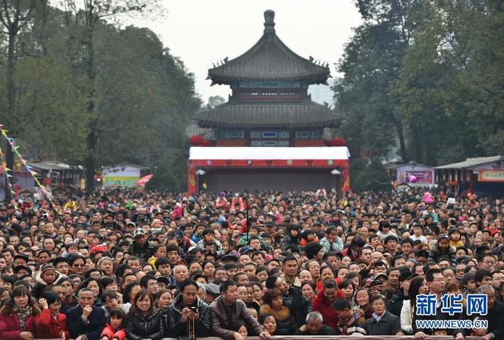 春節(jié)長假各地景區(qū)迎人潮