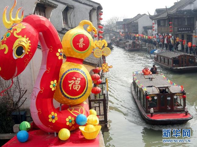 春節(jié)長假各地景區(qū)迎人潮