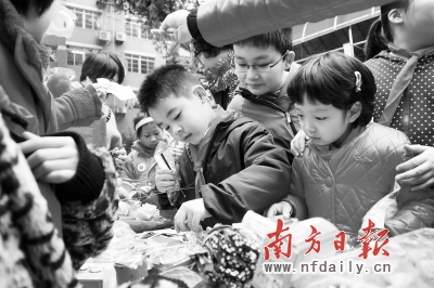 各地學(xué)生迎新學(xué)期 曬特色開學(xué)Style 另類寒假作業(yè)