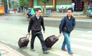 各地學(xué)生迎新學(xué)期 曬特色開學(xué)Style 另類寒假作業(yè)