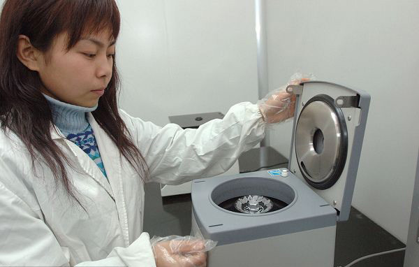 婚姻脆弱催熱親子鑒定 滴血認(rèn)親一再上演