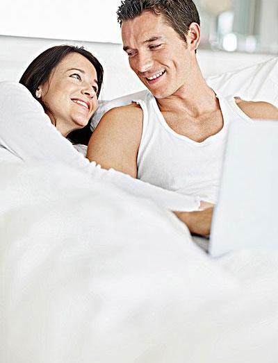 養(yǎng)生：哪種的睡姿的夫妻“最般配”？