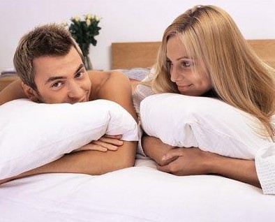 養(yǎng)生：哪種的睡姿的夫妻“最般配”？