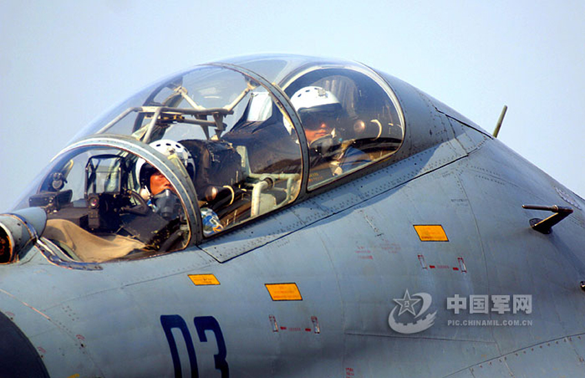 高清組圖：中國(guó)空軍蘇-27UBK型戰(zhàn)斗教練機(jī)