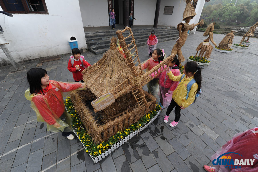 湖南長(zhǎng)沙舉辦稻草人藝術(shù)節(jié)