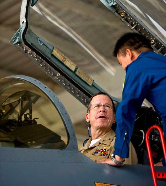空軍戰(zhàn)機(jī)墜毀事件犧牲飛行員生前照片公布[圖]