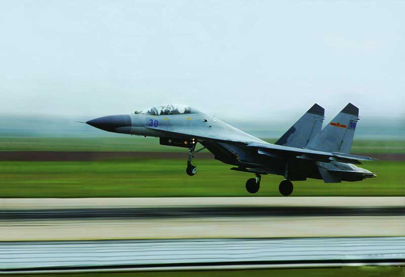 空軍戰(zhàn)機(jī)墜毀事件犧牲飛行員生前照片公布[圖]