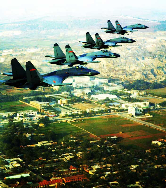 空軍戰(zhàn)機墜毀事件犧牲飛行員生前照片公布[圖]