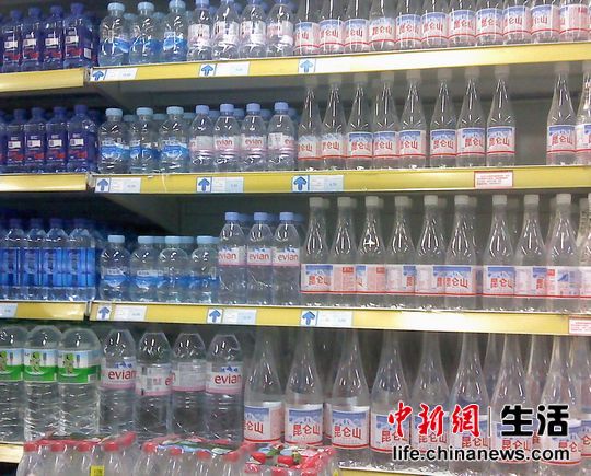 瓶裝飲用水產(chǎn)品標(biāo)準(zhǔn)五花八門 消費(fèi)者直呼看不懂