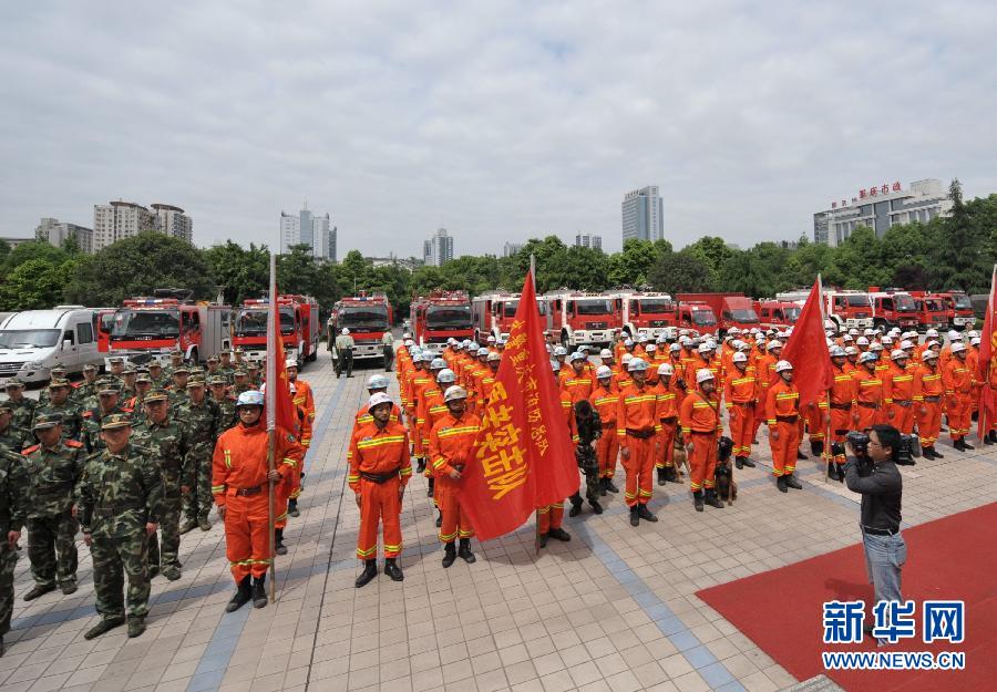 軍隊(duì)、消防、醫(yī)療等部門迅速馳援雅安受災(zāi)區(qū)
