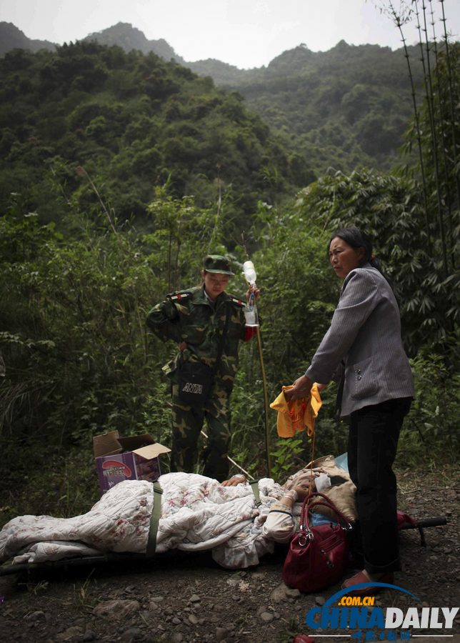 中國日報聚焦蘆山地震之救援篇