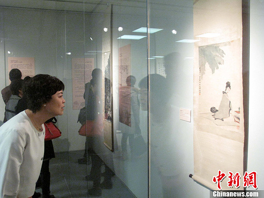 老舍胡絜青后人捐贈(zèng)國寶級(jí)珍貴字畫