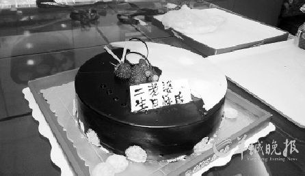 蛋糕店誤把老婆寫(xiě)成“二老婆” 搞砸生日宴[圖]