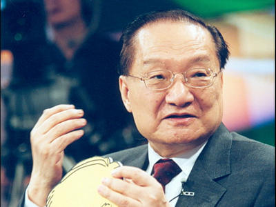金庸在北大攻讀博士被證實(shí) 學(xué)生為其畢業(yè)證蓋章