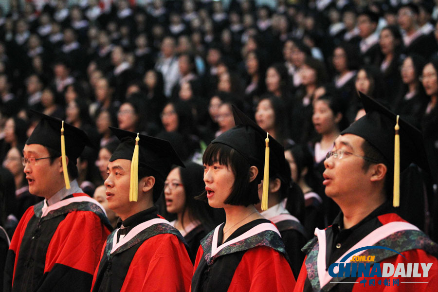 現(xiàn)場(chǎng)直擊：對(duì)外經(jīng)貿(mào)大學(xué)舉行2013屆畢業(yè)典禮