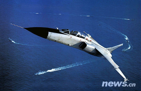 中國空軍首批雙學士殲擊機女飛行員步入戰(zhàn)位