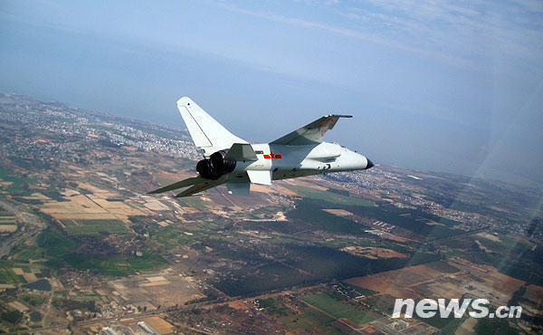 中國空軍首批雙學(xué)士殲擊機(jī)女飛行員步入戰(zhàn)位