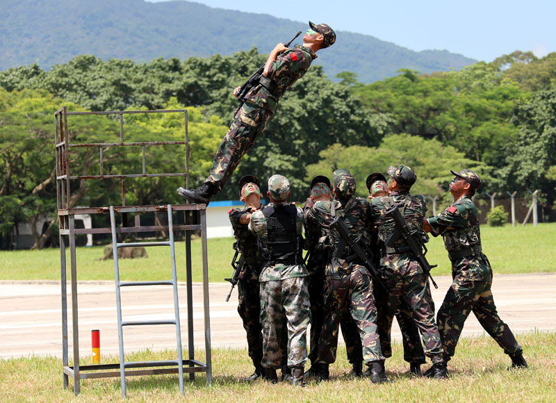 高清：駐港部隊(duì)舉行“軍營開放日”活動