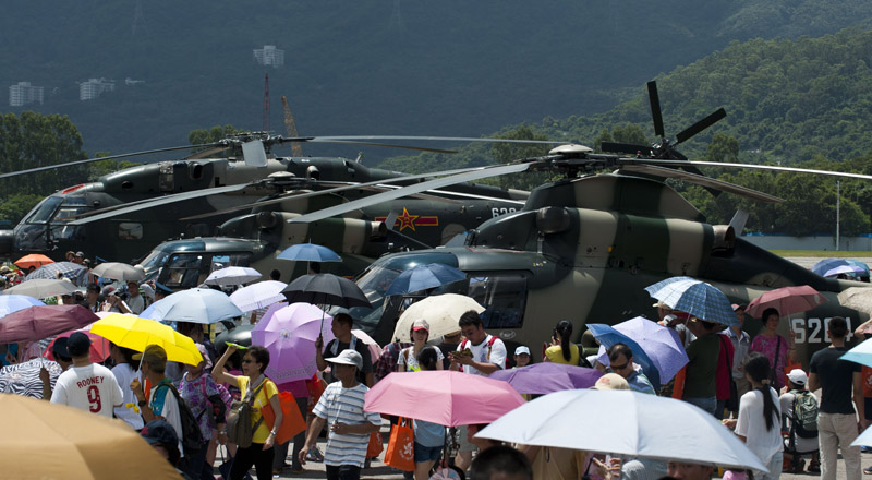 高清：駐港部隊(duì)舉行“軍營(yíng)開(kāi)放日”活動(dòng)