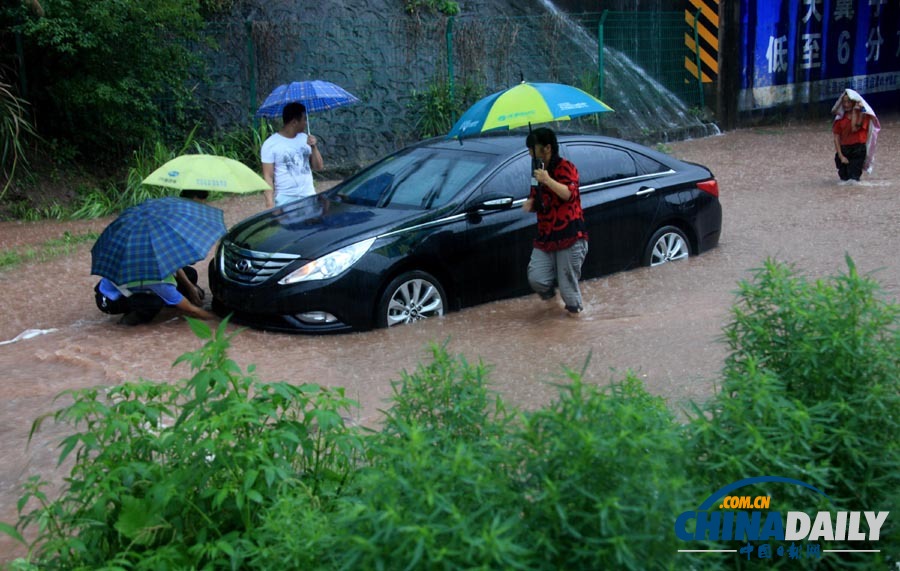 中國日報聚焦全國各地頻現(xiàn)暴雨