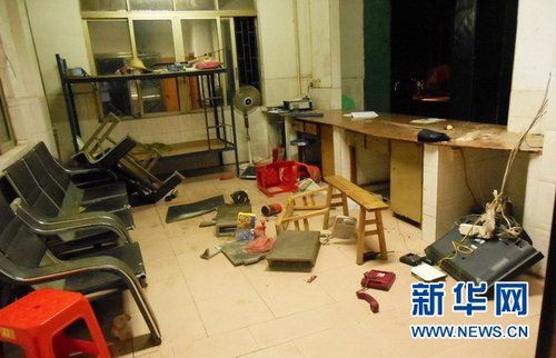 廣東高州：外省人員打砸派出所 強(qiáng)行帶走兩警察