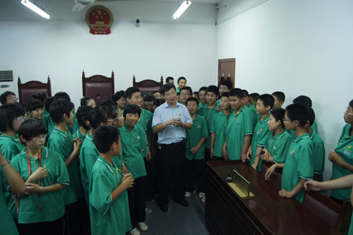 刑庭法官舉辦青少年法制講座及法庭開(kāi)放日活動(dòng)