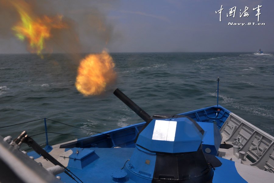 南海艦隊(duì)十余艘艦艇海上集訓(xùn) 實(shí)彈射擊火力兇猛