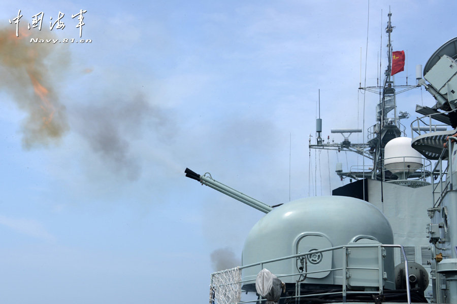 南海艦隊十余艘艦艇海上集訓 實彈射擊火力兇猛