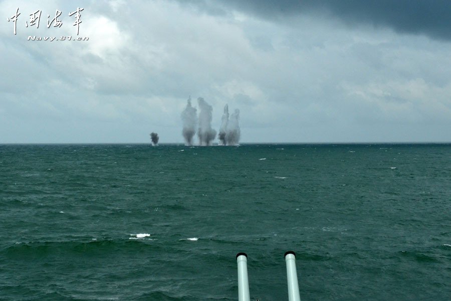 南海艦隊(duì)十余艘艦艇海上集訓(xùn) 實(shí)彈射擊火力兇猛
