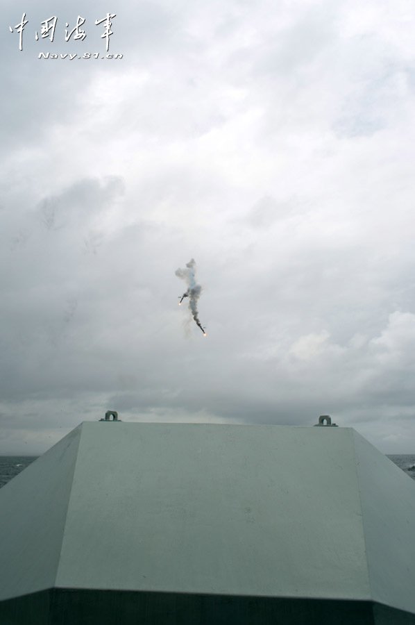 南海艦隊十余艘艦艇海上集訓(xùn) 實彈射擊火力兇猛