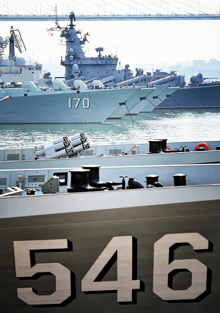 威風凜凜：老外拍中國戰(zhàn)艦群威猛集結場面