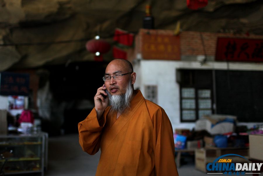 高清：臺(tái)州慈恩寺推出短期出家超千人報(bào)名 住持稱(chēng)壓力大
