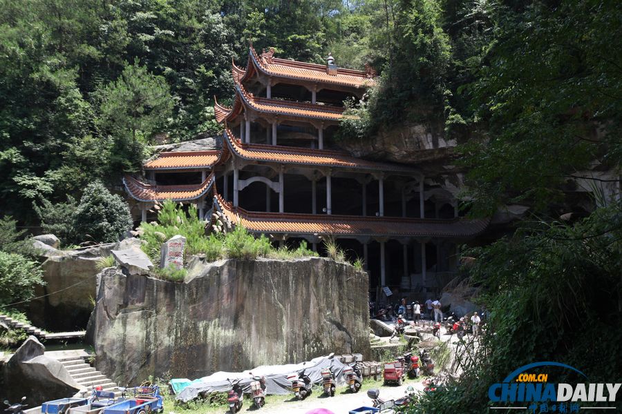 高清：臺(tái)州慈恩寺推出短期出家超千人報(bào)名 住持稱(chēng)壓力大
