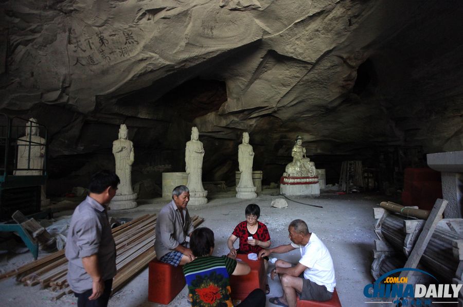 高清：臺(tái)州慈恩寺推出短期出家超千人報(bào)名 住持稱(chēng)壓力大