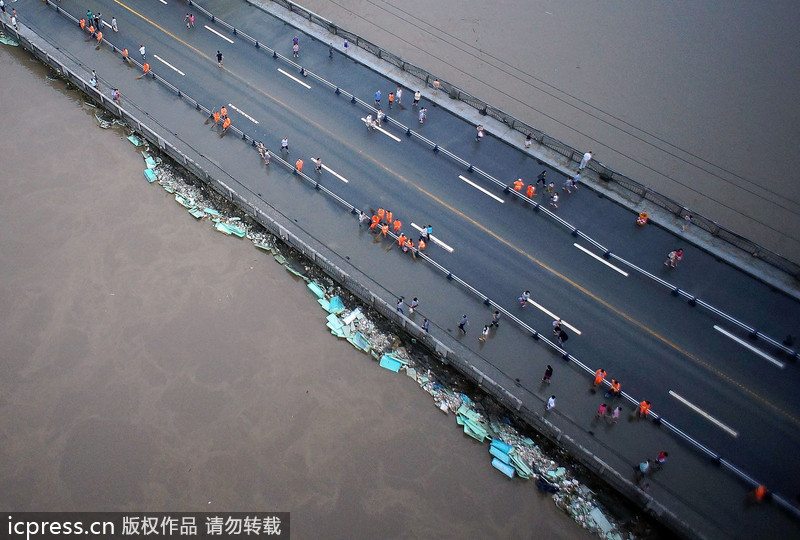 航拍新一輪洪峰過(guò)金堂 老縣城趙鎮(zhèn)再次被淹沒(méi)