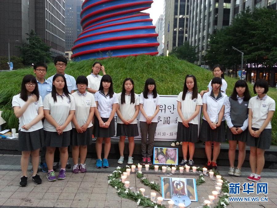 韓國中學生哀悼韓亞空難中國遇難者