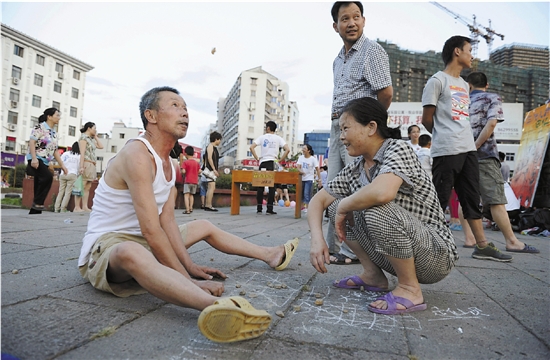抓石子拍方包跳皮筋……舊時(shí)的游戲，還記得嗎