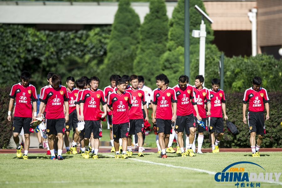 代理主帥傅博首次率國(guó)足訓(xùn)練 備戰(zhàn)東亞杯