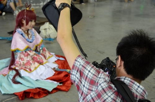 廣州暑期首場動漫展人氣爆棚 cosplay玩轉(zhuǎn)不停