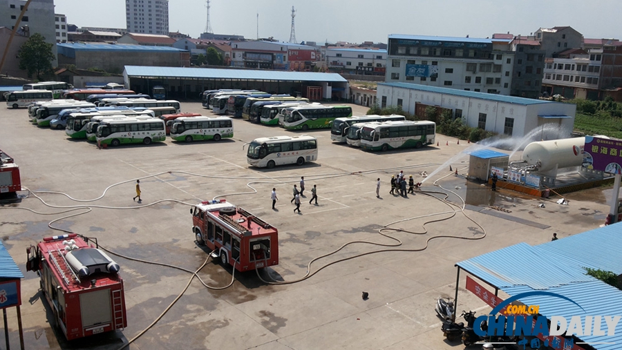 湖北一客運(yùn)站內(nèi)發(fā)生液化氣槽車泄漏事故 2000余群眾緊急疏散