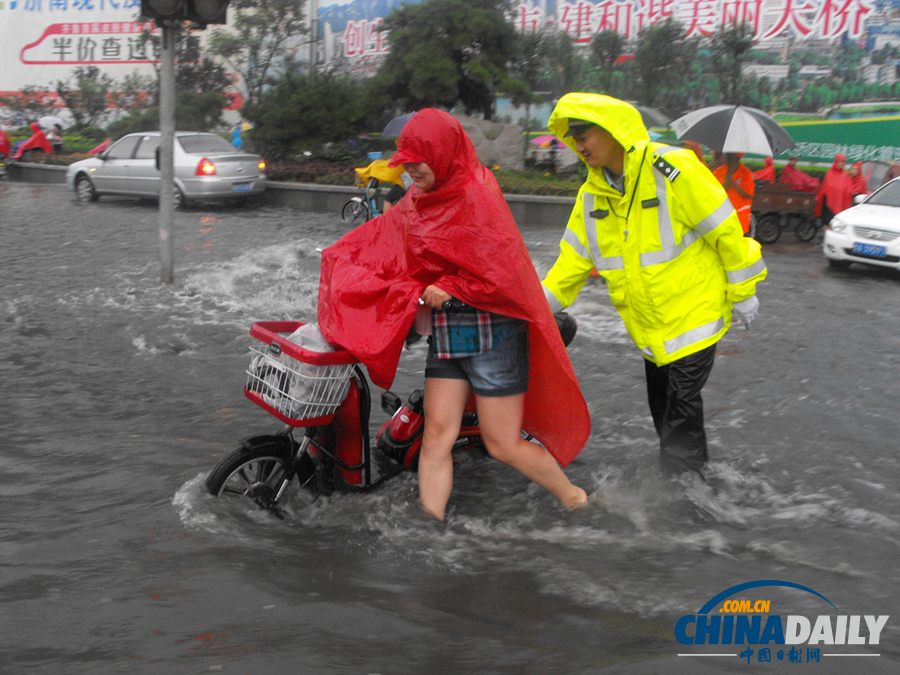 高清組圖：強降雨襲濟南 城區(qū)部分路段積水嚴重