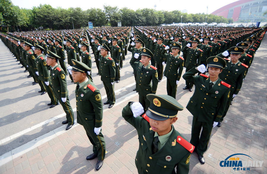 南京：千名武警官兵誓師“護(hù)航”亞青會(huì)