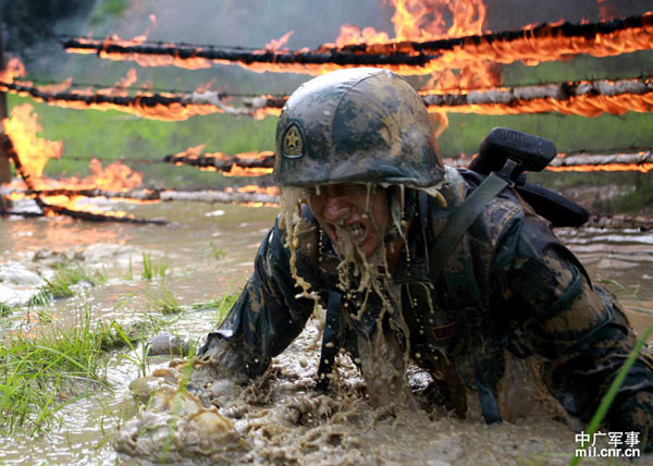 我軍特種兵極限獵人訓(xùn)練曝光 教官態(tài)度很粗暴
