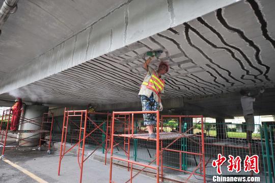 ?？诠俜交貞?yīng)立交橋匝道“豹紋現(xiàn)象”：橋梁安全