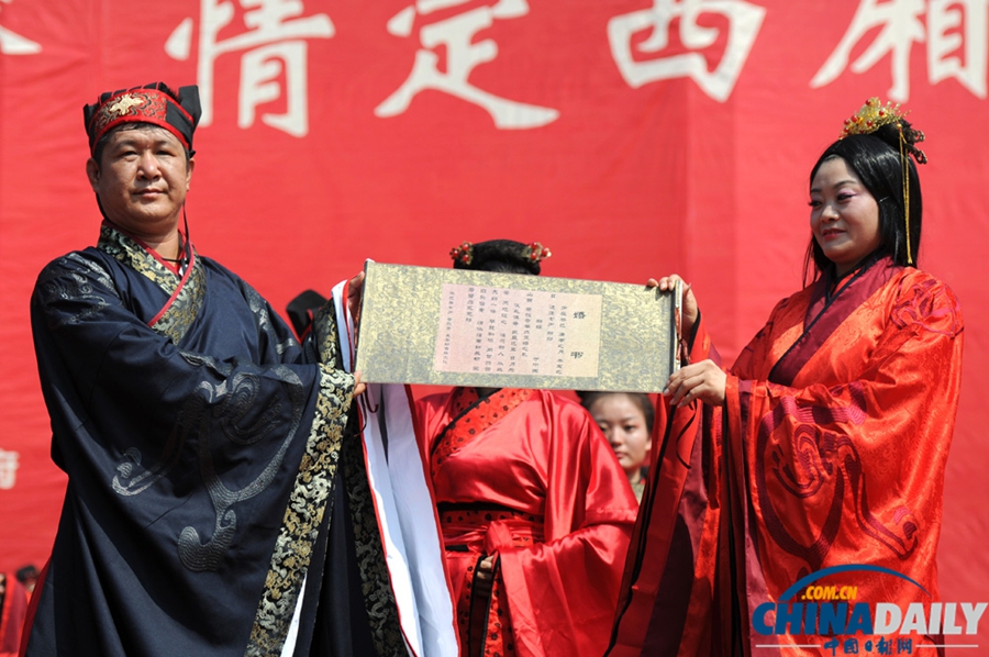 山西永濟(jì)：“愛情圣地”普救寺“七夕節(jié)”上演漢式婚禮
